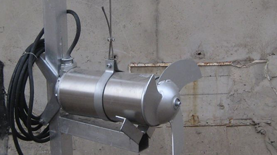 潛水?dāng)嚢铏C在具備那些條件下可以連續(xù)工作？